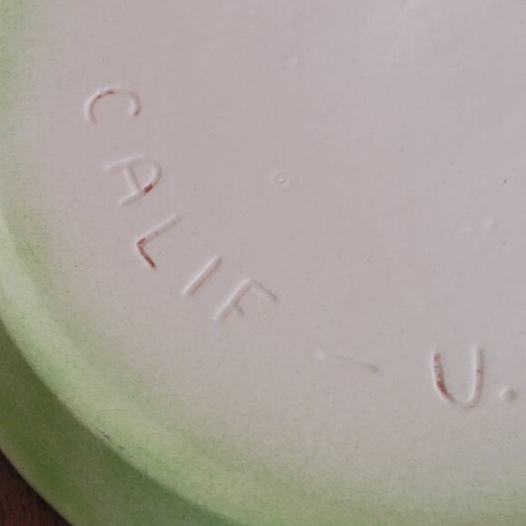 Vintage Mr. and Mrs Rabbit Bauer Pottery plate tray platter. Diameter 9 7/8" - Picture 7 of 9